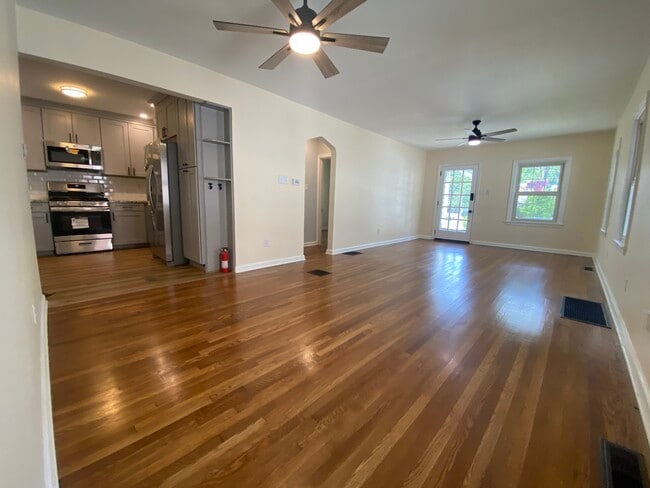 Building Photo - 6903 Buckingham Pl