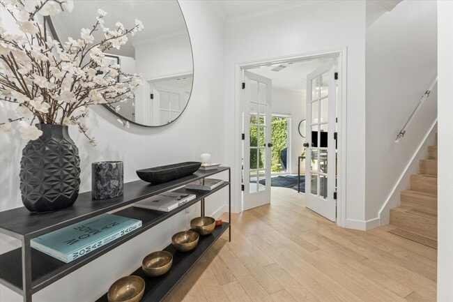 Building Photo - 2224 Mid Ln