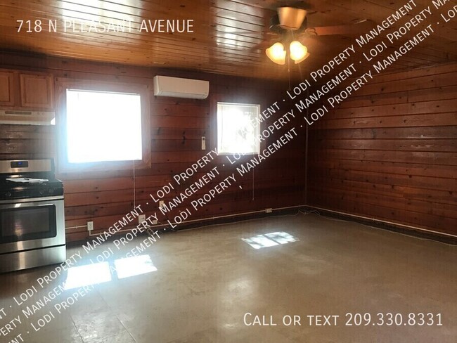 Building Photo - 718 N Pleasant Ave