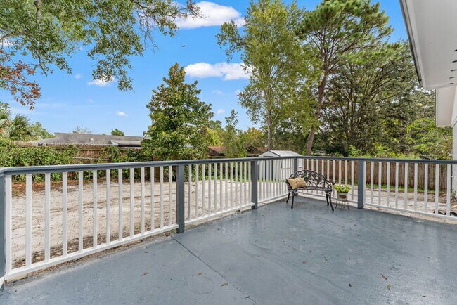 Building Photo - Orange Park 4 Bedroom Home With Upgraded Features Throughout