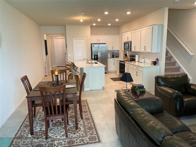 Building Photo - 2127 Appleton Cir S