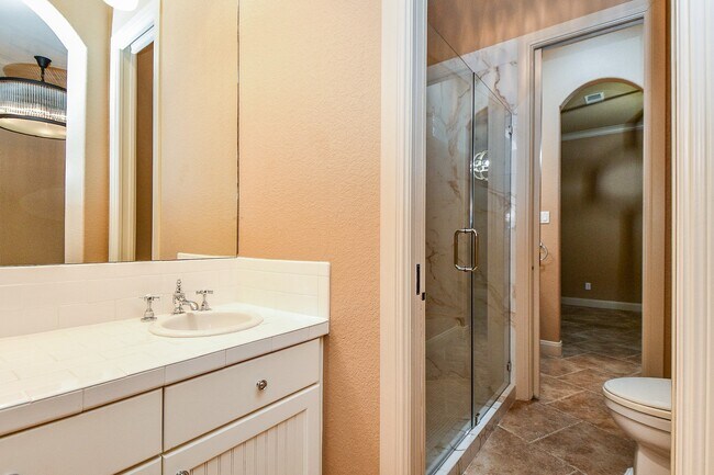 Building Photo - 12316 Oak Bend Cir