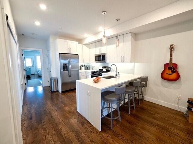 Building Photo - 65 Border St