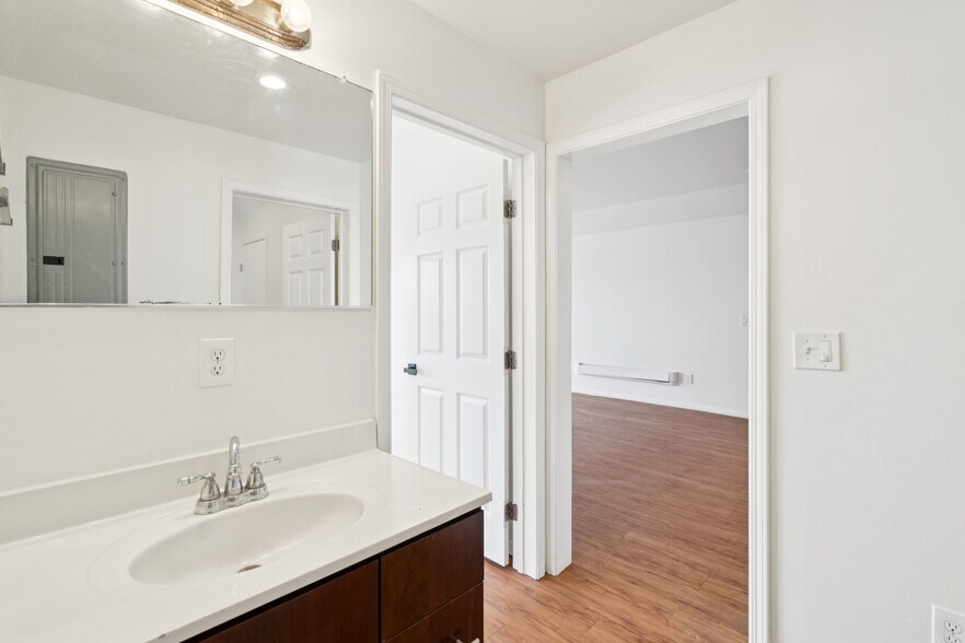 Building Photo - 6761 Del Playa Dr