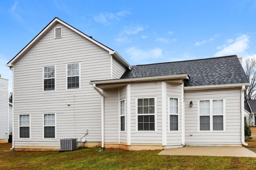 Building Photo - 4853 Lake Park Terrace