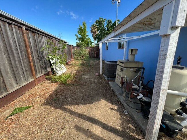 Building Photo - 4BD/2BA Newly Remodelled Cambrian Park Hom...