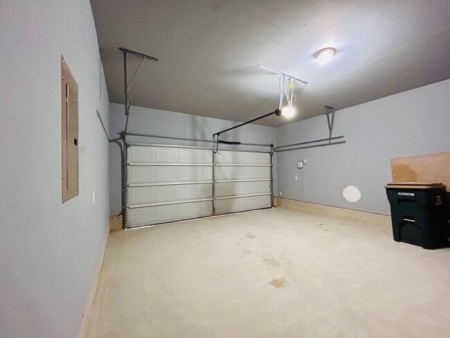 Building Photo - 147 Big Leaf Dr