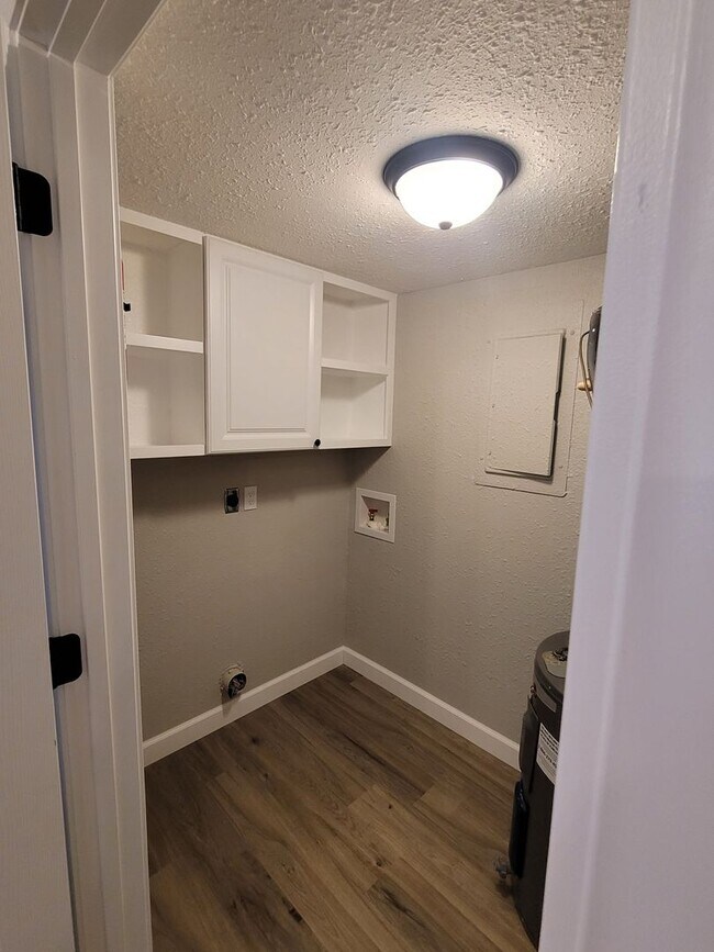 Building Photo - Renovated 2 Bedroom Apartment in Lake Ozark