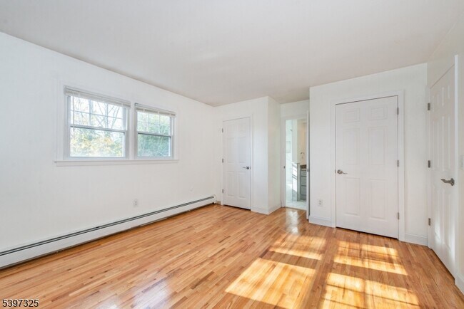 Building Photo - 4 Maureen Ct