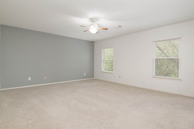 Building Photo - Beautiful 4/3.5 Home Available for Immedia...
