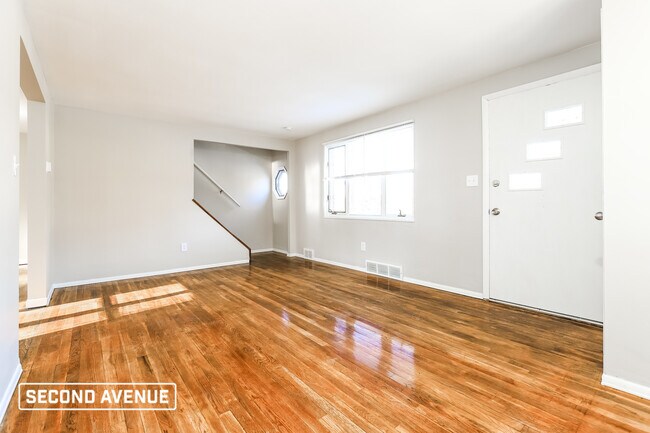 Building Photo - 136 College Park Dr