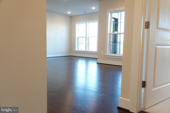 Building Photo - 210 Decoverly Dr