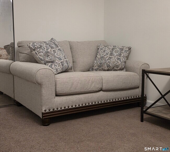 Building Photo - 7 Padanaram Rd