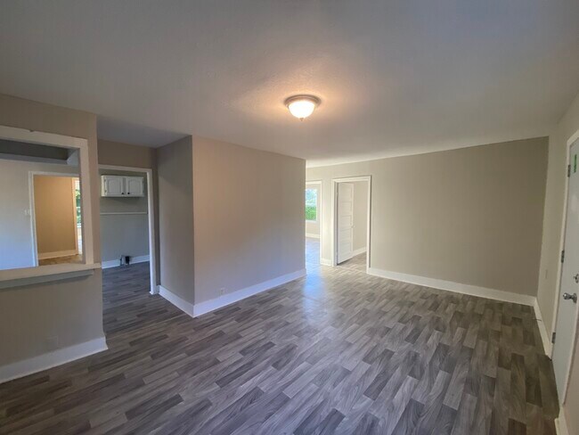 Building Photo - 1303 S Hart Ave