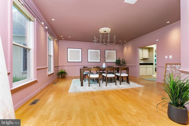 Building Photo - 1445 Mayhurst Blvd