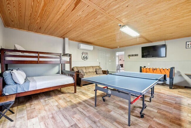 Building Photo - 801 John Knox Rd