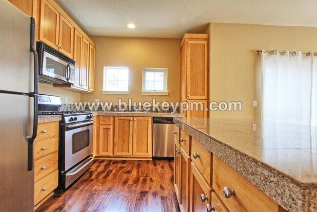 Building Photo - REDUCED $100.. 1/2 Month Rent Free!   2 Bed, 2.5 Bath Townhome at Woodhaven Crossing in Sherwood