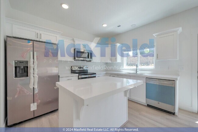 Building Photo - Interior New Townhouse - 3BD 3BA 2GA