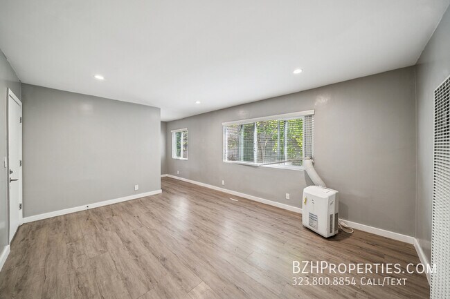 Building Photo - 252 S New Hampshire Ave