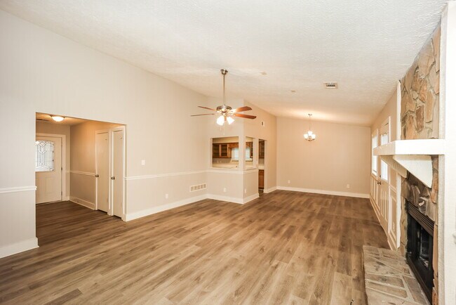 Building Photo - 9453 Forest Knoll Dr