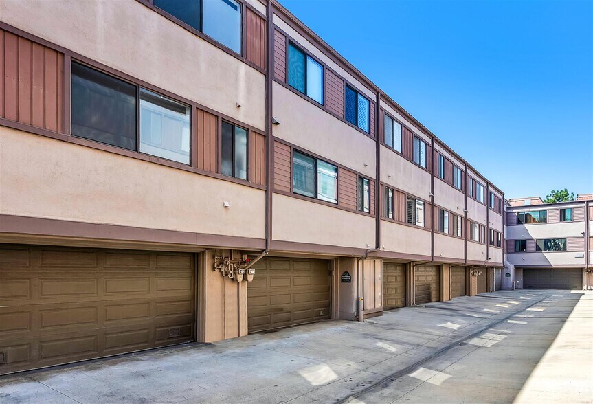 Rear Driveway - 4425 Alla Rd