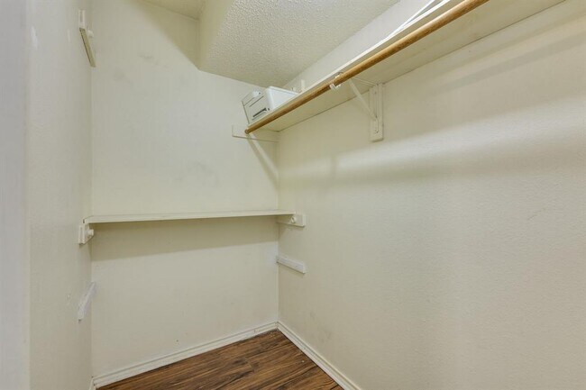 Building Photo - 16041 Stoneham Cir