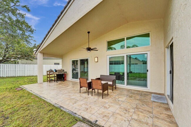 Building Photo - 1063 Cedar Falls Dr