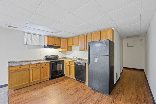 Building Photo - 28 E Hollister St