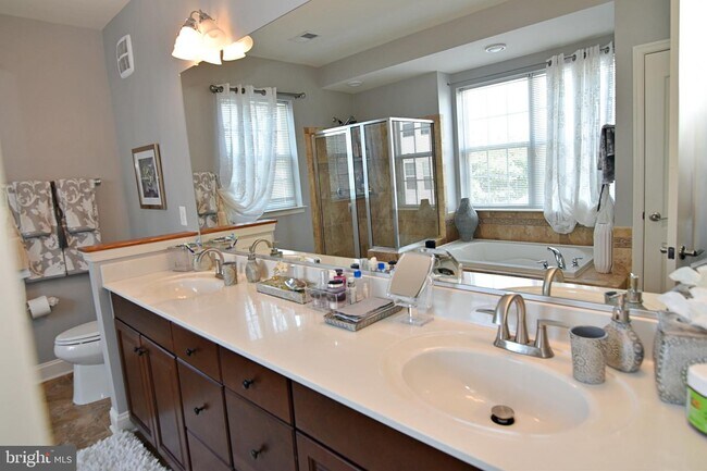 Building Photo - 9200 Charleston Dr