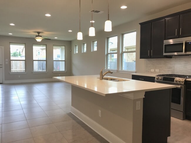 Building Photo - BEAUTIFUL HOME IN TERAVISTA