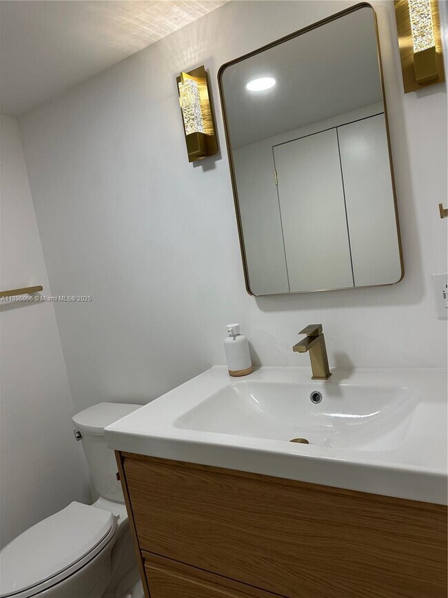 Building Photo - 1865 S Ocean Dr