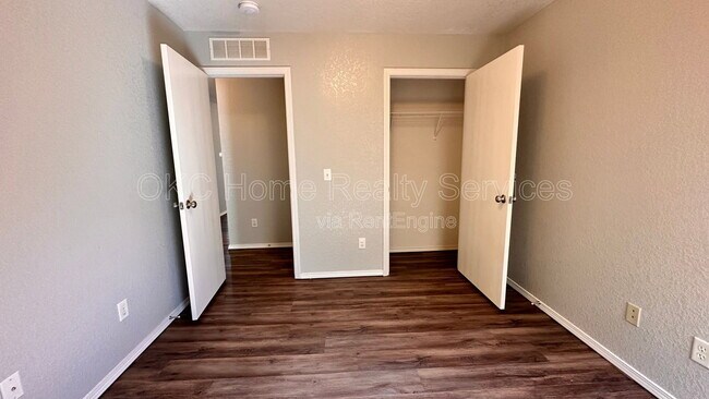 Building Photo - 5520 Bush Creek Way