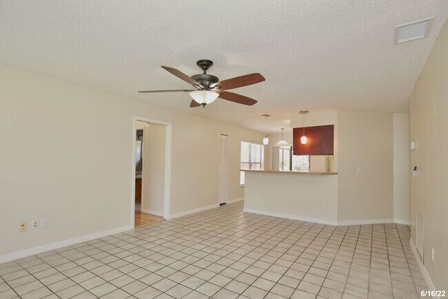 Building Photo - Cozy 3/2 Split Floorplan Home with a Spaci...