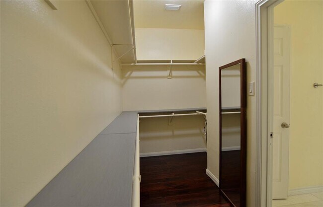 Building Photo - 7430 Boxwood Ridge Ln