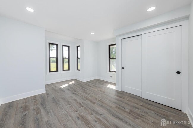 Building Photo - 3547 Finlaw Ave