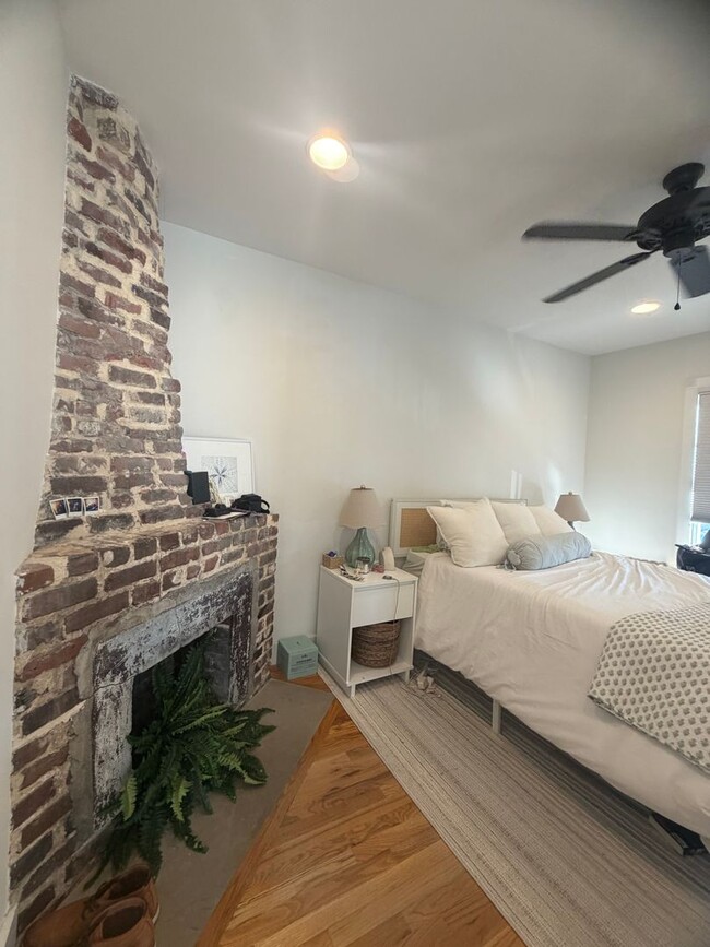 Building Photo - 40 Poinsett St