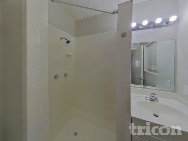 Building Photo - 1916 Tracey Cir