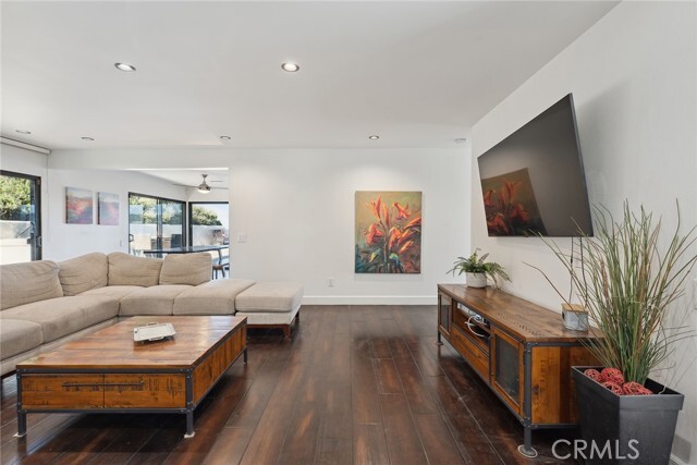 Building Photo - 4372 Park Vicente