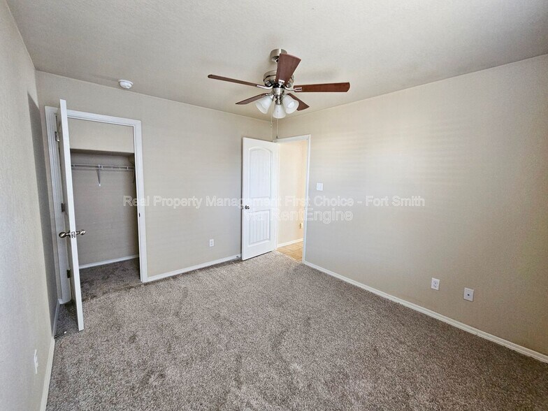 Building Photo - 605 Torrington Wy.