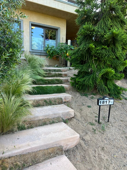 Side Entrance - 1817A Sheridan Rd