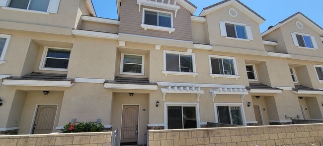 Building Photo - 4841 Sapphire Way