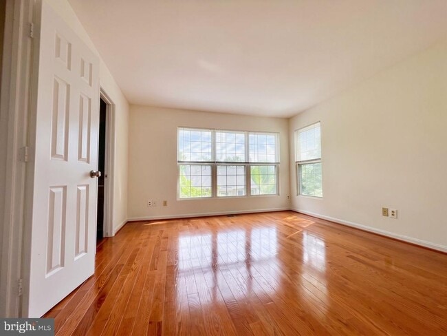Building Photo - 5635 Gosling Dr
