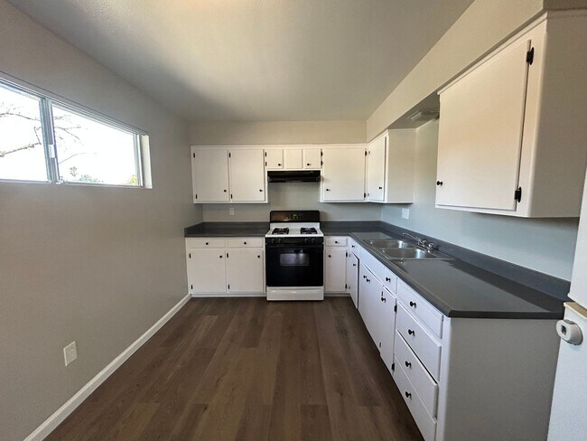 Building Photo - 816 Sutter Ave