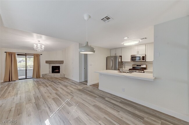 Building Photo - 2633 Durango Dr