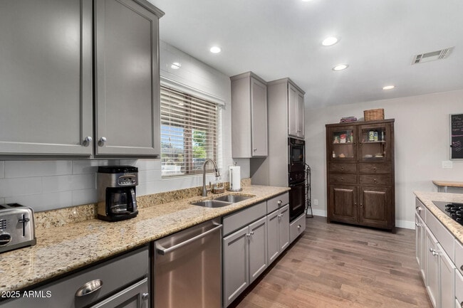 Building Photo - 6839 E Earll Dr