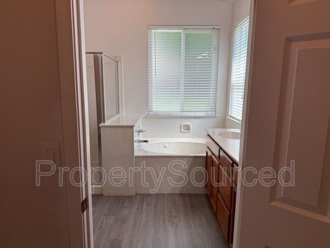 Building Photo - 617 Dody Dr