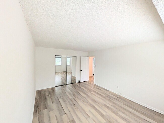 Building Photo - 34 Hermitage Dr