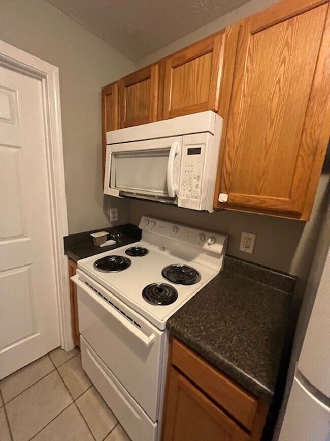 Building Photo - 131 Amy Ave