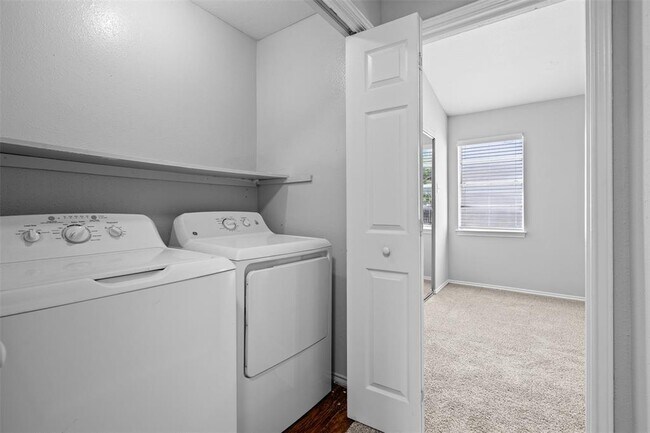 Building Photo - 1806 River Crossing Cir