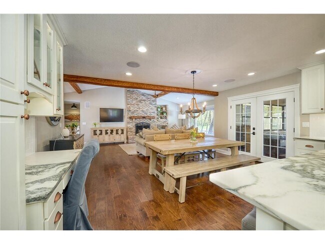 Building Photo - 1832 Essex Rd